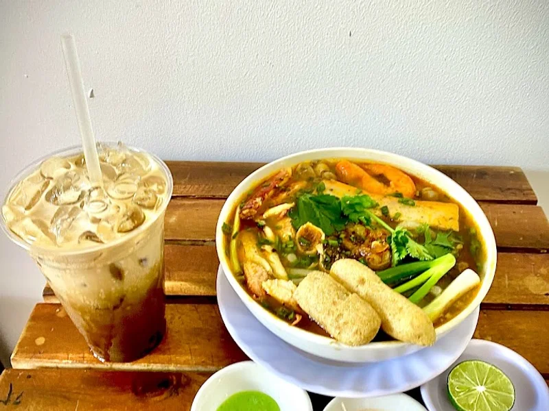 Bánh Canh Cô Mười Chợ Lớn