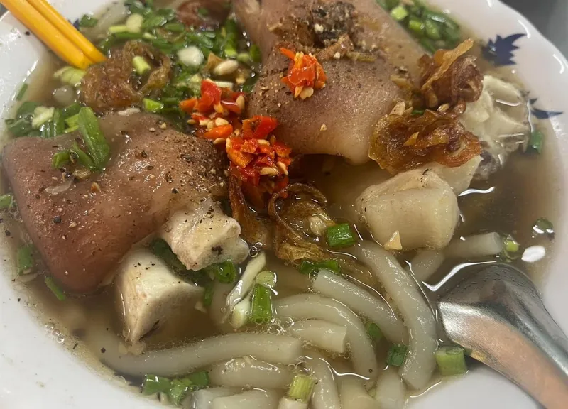 Bánh Canh Giò Heo