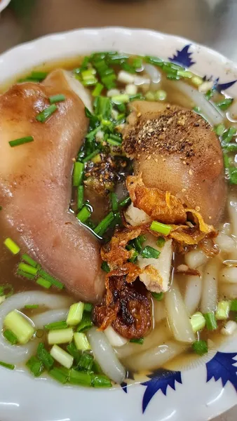 Bánh Canh Giò Heo