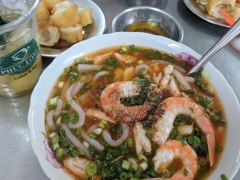 Bánh canh cua Hoàng Lan