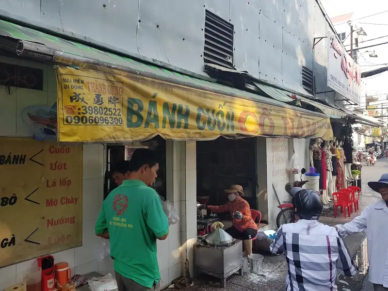 Quán bánh cuốn Cô Năm
