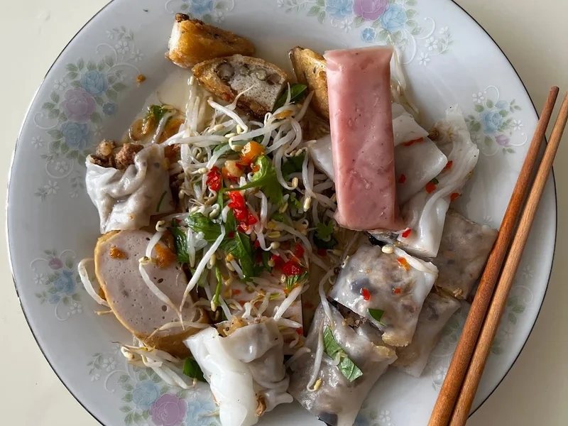 Tiệm Bánh Cuốn Tuyết Ngân