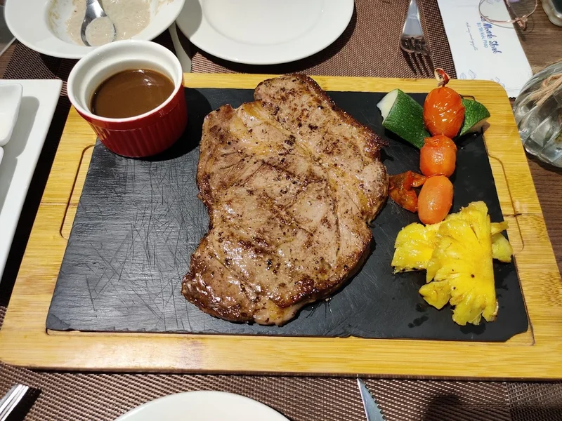 Le Monde Steak Cao Thắng