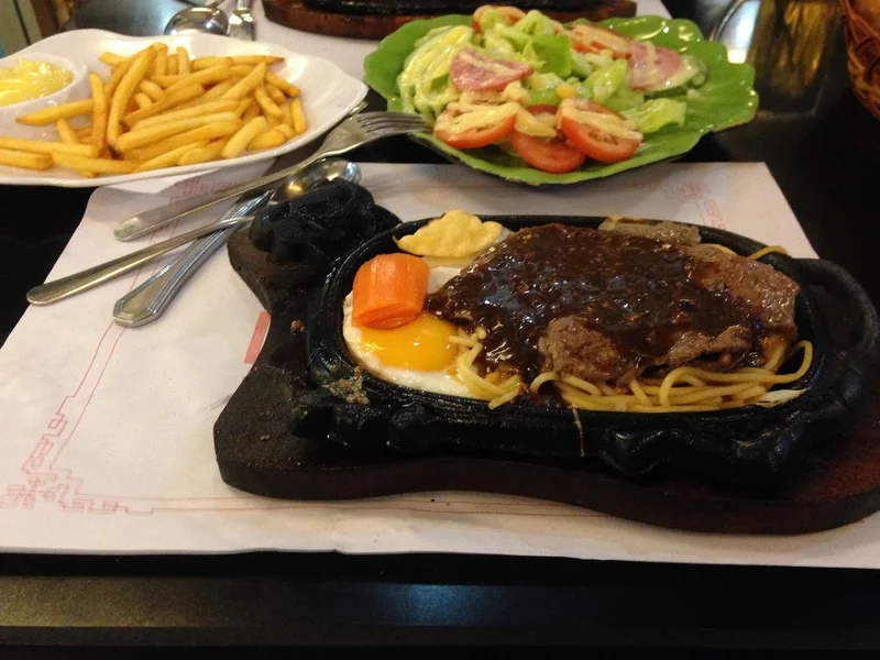 Bít Tết Lục Nguyên