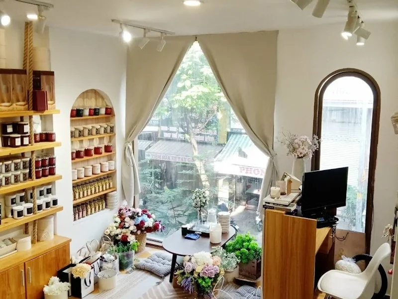 DAMAS Candles Nến thơm và quà tặng (Sài Gòn)