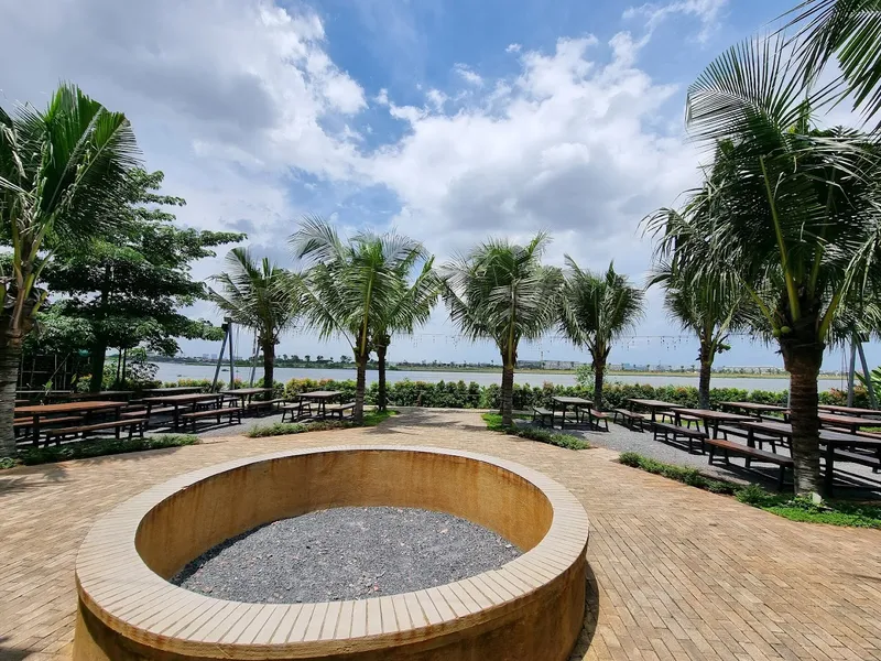 NHÀ HÀNG ẨM THỰC HOA NẮNG BÊN SÔNG