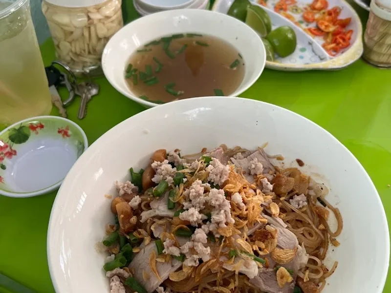 Hủ tiếu Chị Ba Thuý