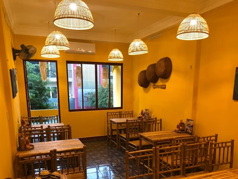 MƯỜI THƯƠNG - Lẩu gà lá é Phú Yên