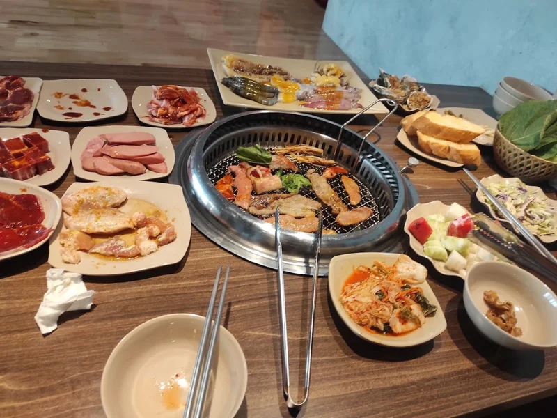 Hugo BBQ - Đê La Thành