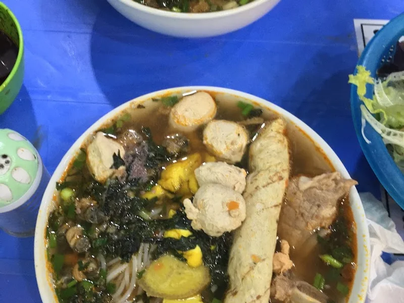 Bún ốc lẩu ốc tô hiệu