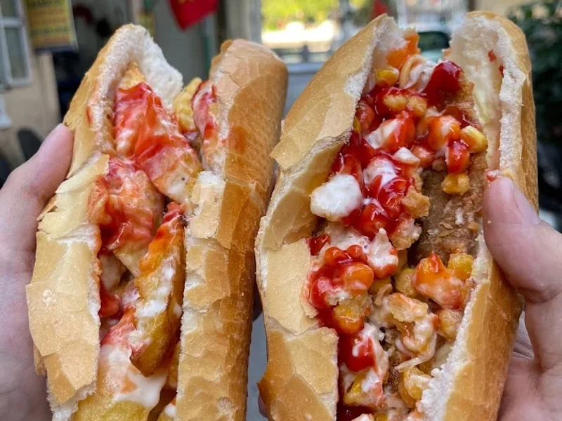 Bánh Mì Nem KhoaiCô Ngà