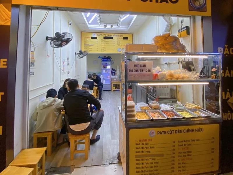 Bánh Mì Pate Cột Đèn - 121B Bạch Mai