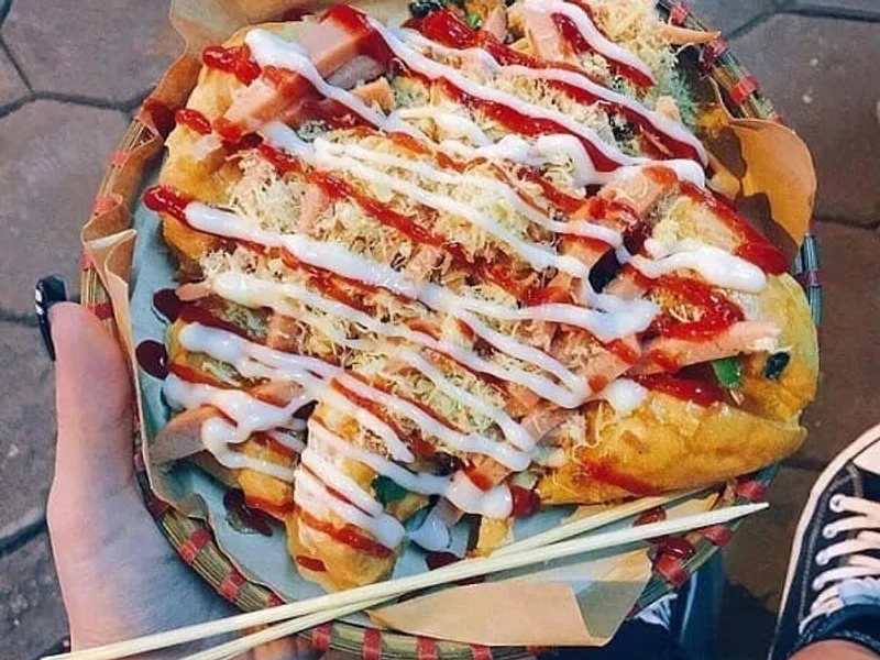 Bánh Mì Chú Tiểu - Bánh Mì Muối Ớt & Sốt Kem Bơ Trứng Phô Mai