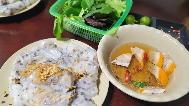 Bánh cuốn nóng bún chả bún gân bò