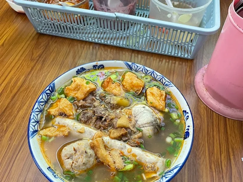 Bún riêu tóp mỡ mọc giòn Cô Hương Béo - 57 Trần Xuân Soạn
