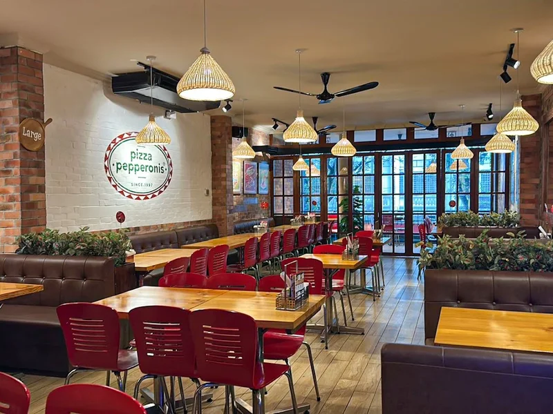 Pepperonis Hàng Trống