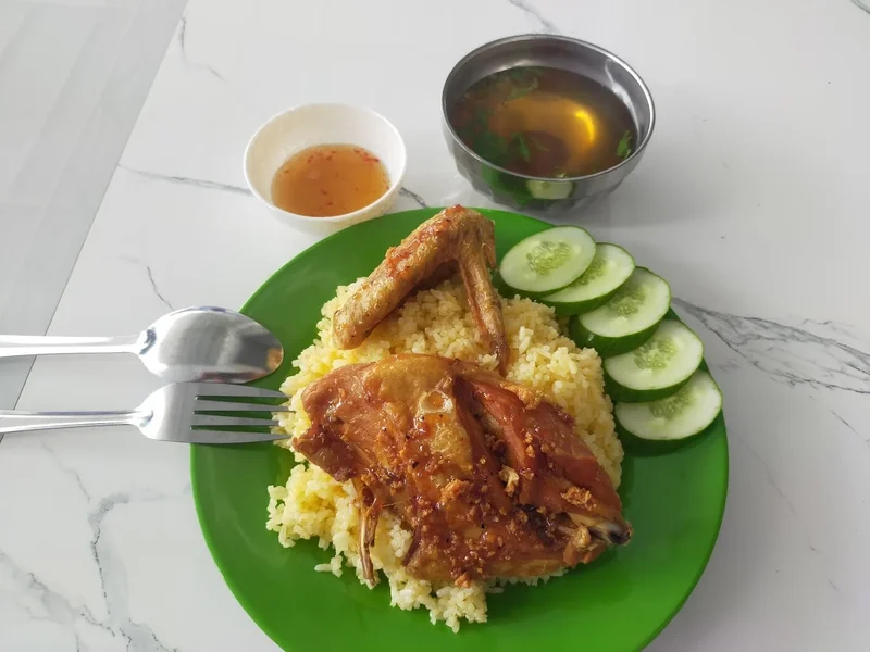 Cơm gà xối mỡ 5 mến ( chi nhánh 3 )