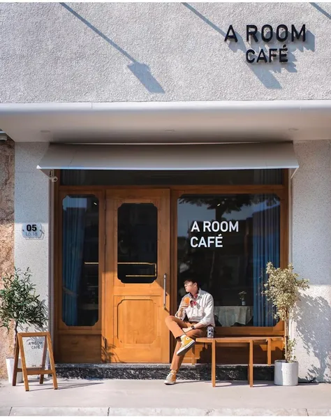 A ROOM CAFÉ