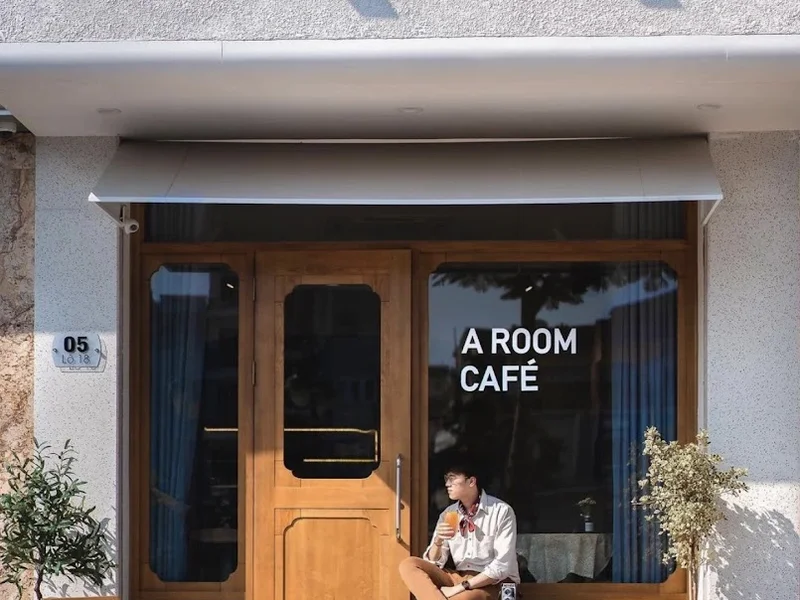 A ROOM CAFÉ