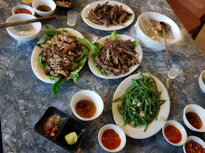 Nhà hàng Phố núi