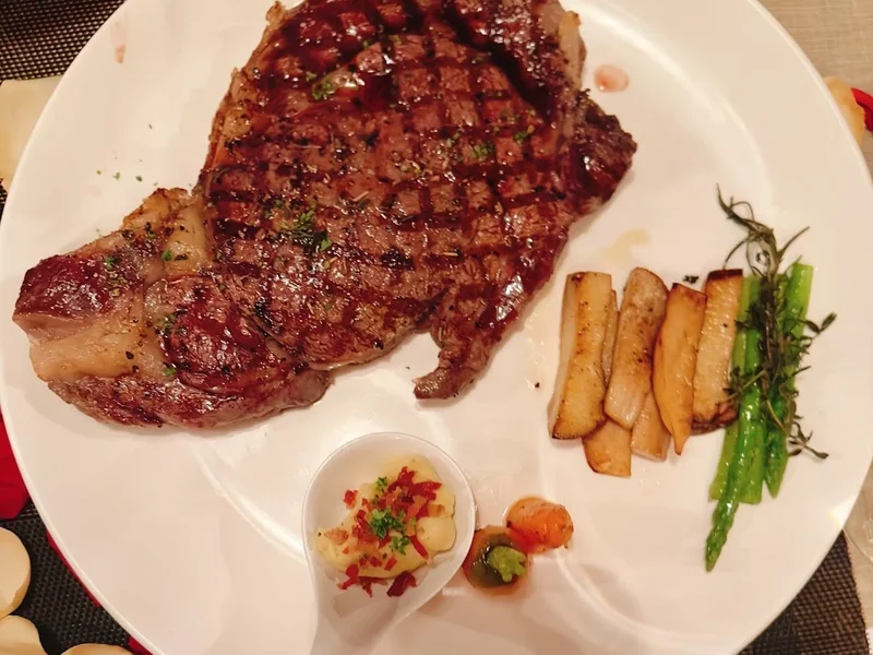 Sậy Steak House & Wine Bar