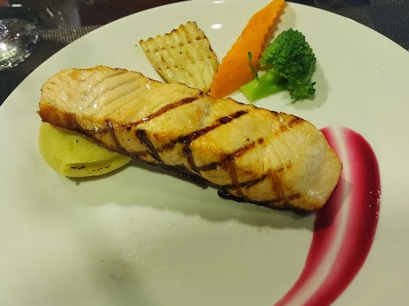 Wine & And Steak House Hồ Tây