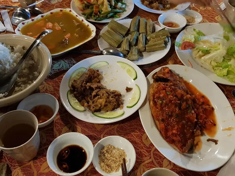 Nhà hàng Thung Lũng Trăm Năm