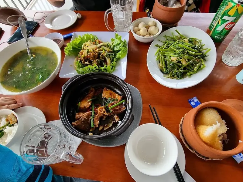 Cơm Niêu Sen Việt