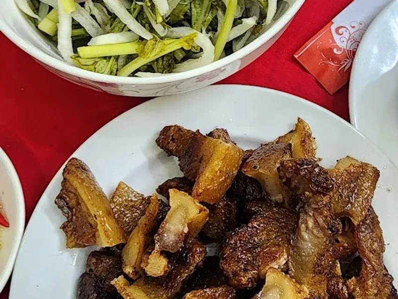 Nhà Hàng Lâm Chi Minh