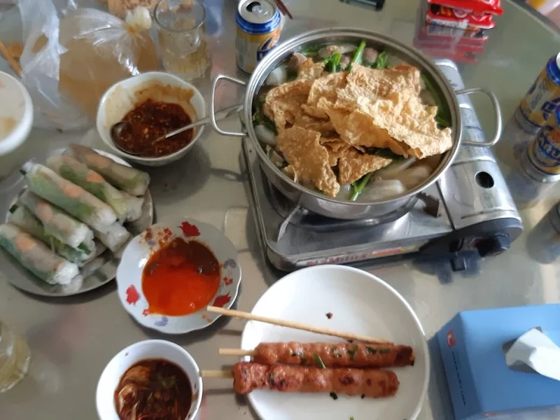 Tỷ Cua Lầu