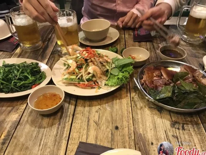 Hẻm Quán Hoàng Cầu