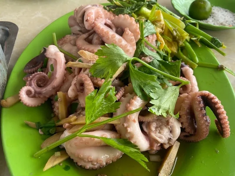 Quán ăn Biển Đông