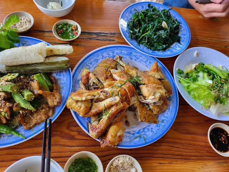 GÀ NƯỚNG CƠM LAM TẠI ĐÀ LẠT - QUÁN KHƯƠNG DUY 1