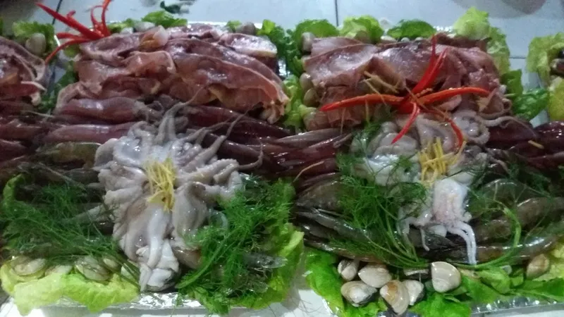 Nhà hàng Ngói đỏ