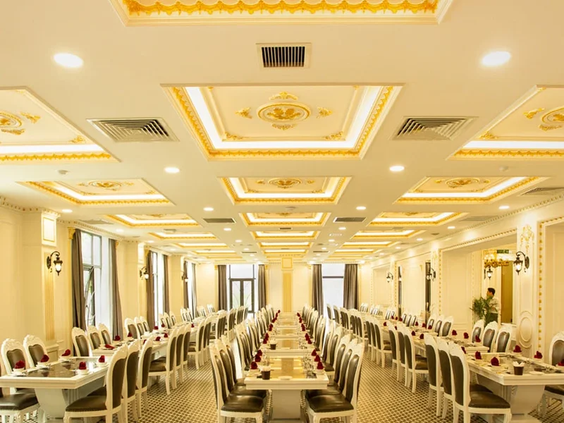 Nhà hàng Queen Palace