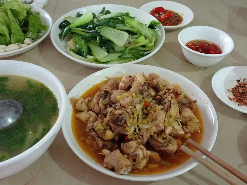 Quán cơm Dung Huế