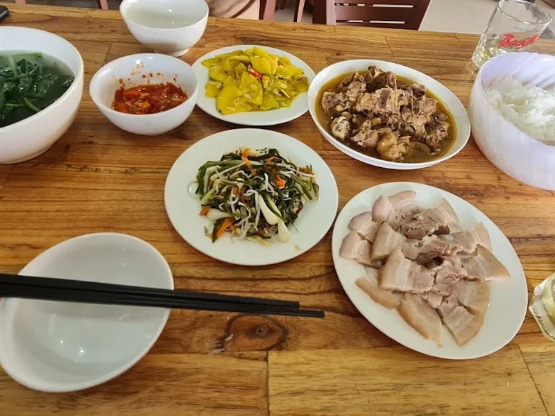 Quán cơm Phong Phú