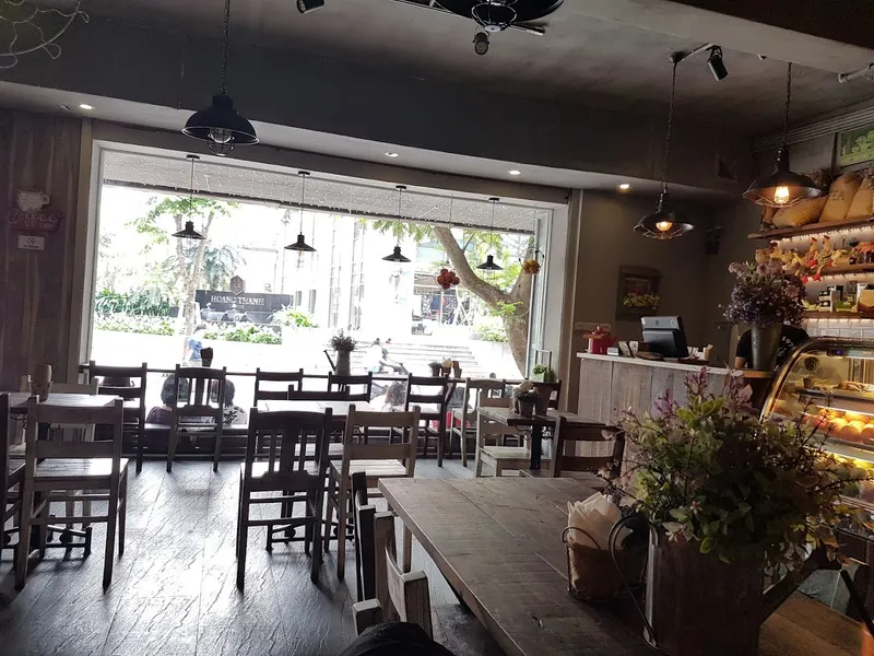 Vintage 1976 Cafe