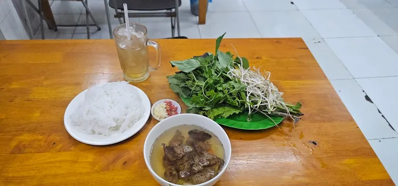 Cẩm Tú bún chả Hà Nội