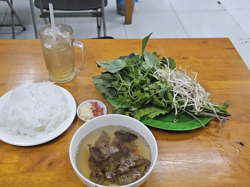 Cẩm Tú bún chả Hà Nội