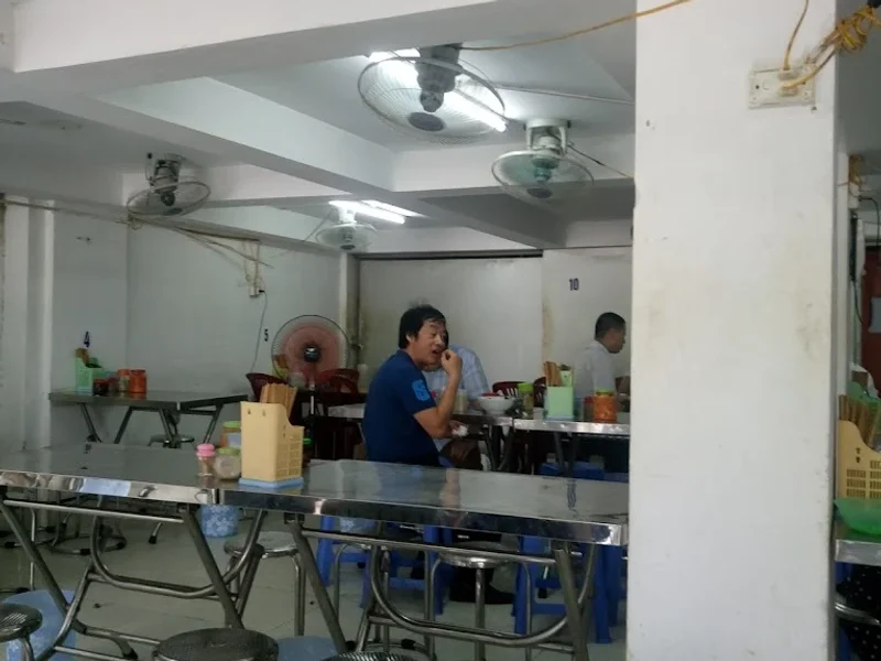 Bún Cá Tuyết Cận