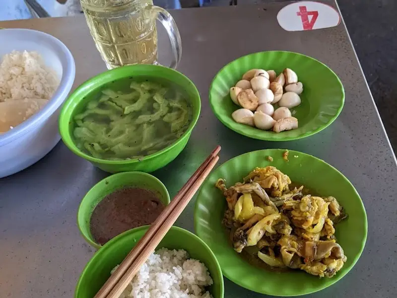 Quán cơm Âu Phát