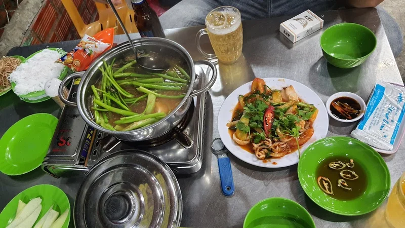 Lẩu cá Hoàng Oanh