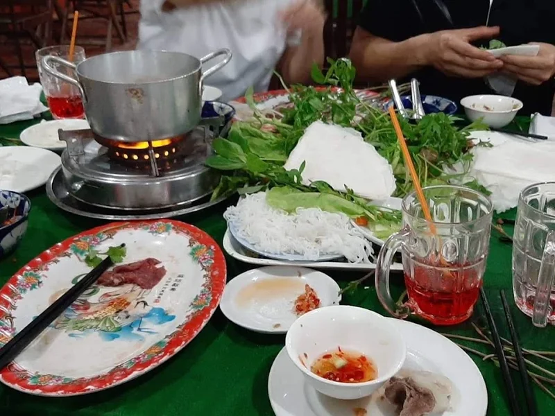 Quán Ăn Đông Tây