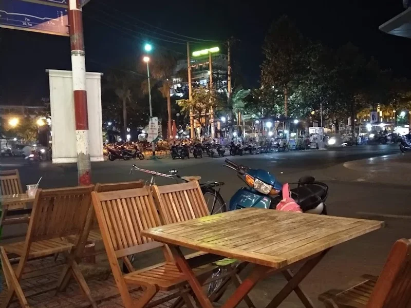 Cafe Góc Phố (Corner Coffee)