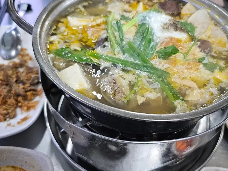 Lẩu bò Sáu Hưng