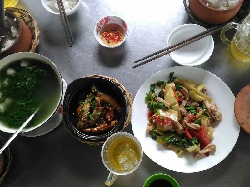 Cơm niêu Hoàng Vân