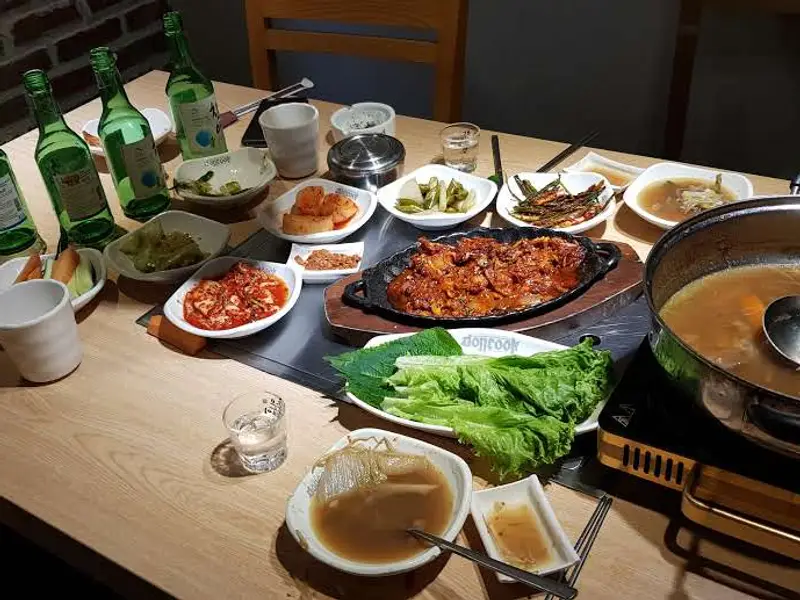 Nhà hàng Lẩu Nướng Hàn Quốc Doncook Bắc Ninh - 돈쿡 박닌점 (숙성고기, 양평해장국, 전골 전문)
