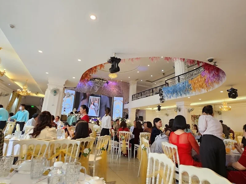 Nhà Hàng Tiệc Cưới Hồng Phát - Queen Palace