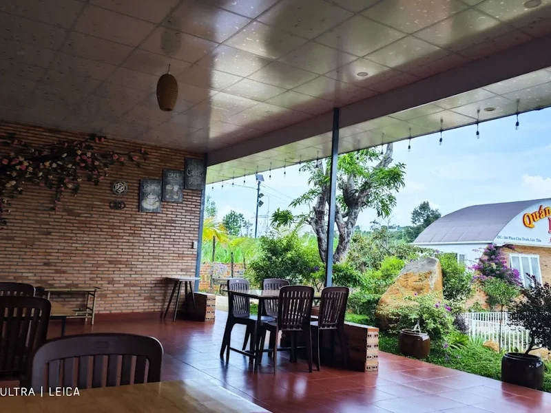 Quán ăn gia đình HUGO